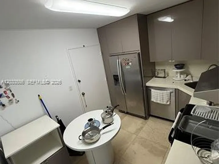 5555 Collins Ave #9V — Photo 12
