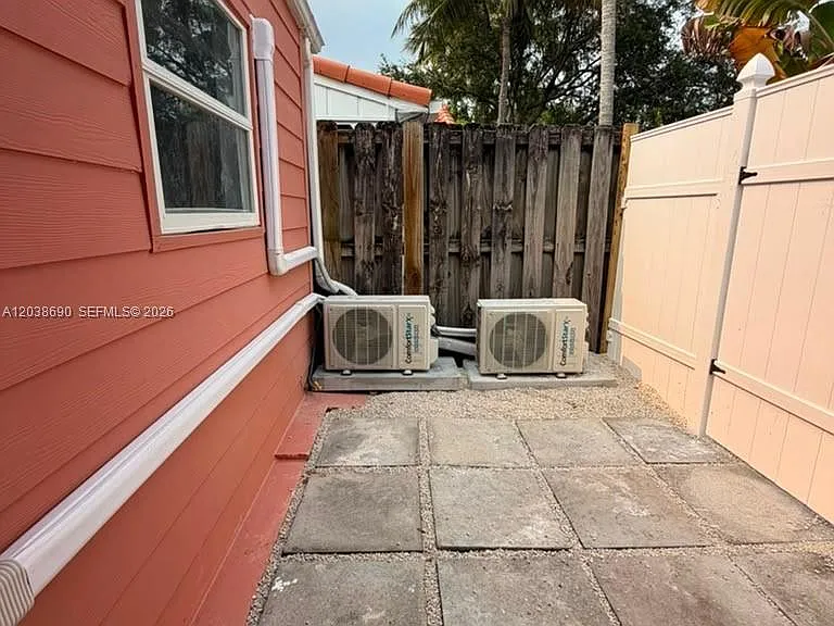 1111 N Victoria Park Rd #1-4 — Photo 7