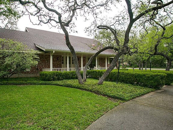 3rd image of 8723 Post Oak Ln