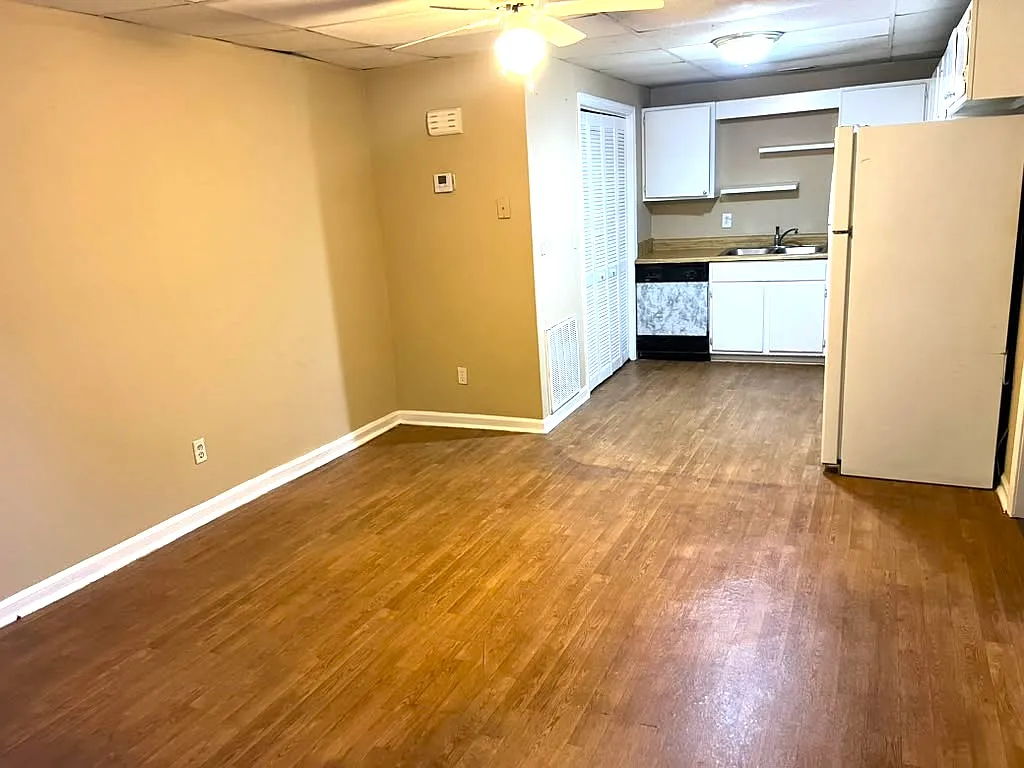 2 bed, 700 sqft, $1,095 — Photo 1