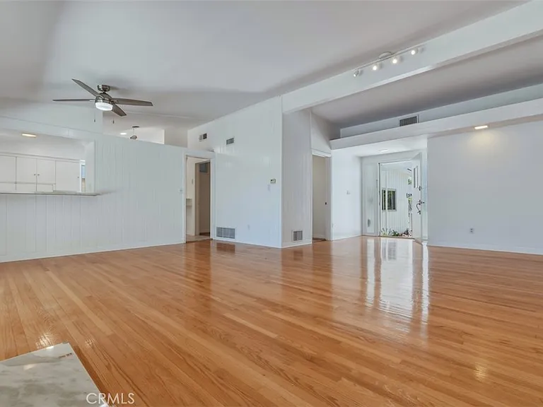 5836 Wish Ave — Photo 12