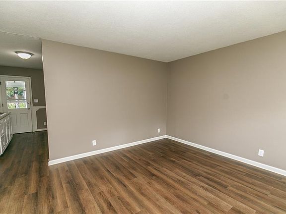 4th image of 1755 Eastwood Ave