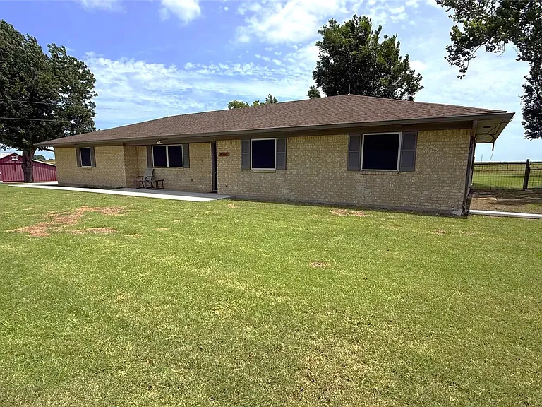 10150 FM 619 — Photo 4