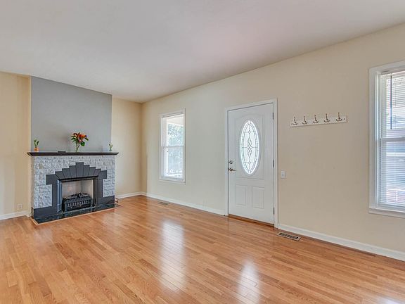 3rd image of 6267 Magnolia Ave