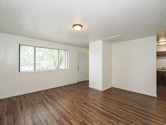 3rd image of 1425 W 1650th St N