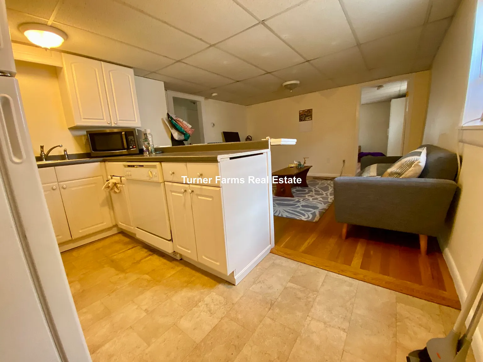 2 bed, 9999 sqft, $2,200 — Photo 2