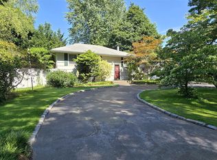 103 Arlington Rd, Ronkonkoma, NY 11779