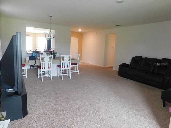 5th image of 814 William Way