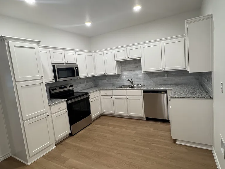 423 E Beeline Ln — Photo 5