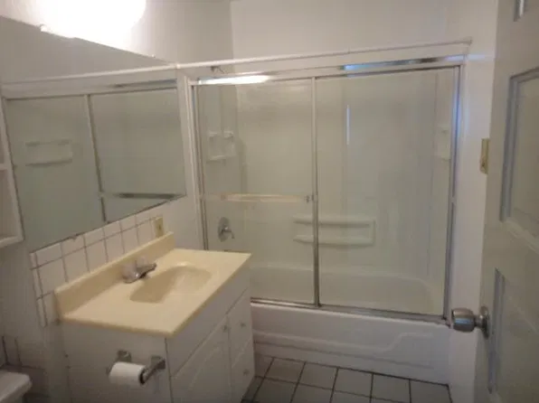 1515 NW 53rd St #3, Seattle, WA 98107