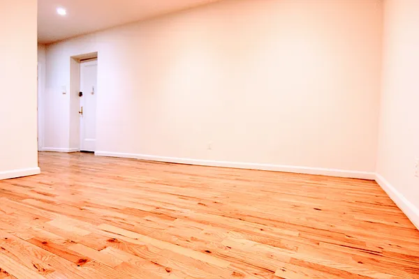 Rented by HOLTON REAL ESTATE INC. | media 28