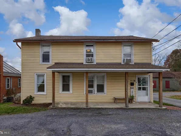 920 Chestnut St, Akron, PA 17501