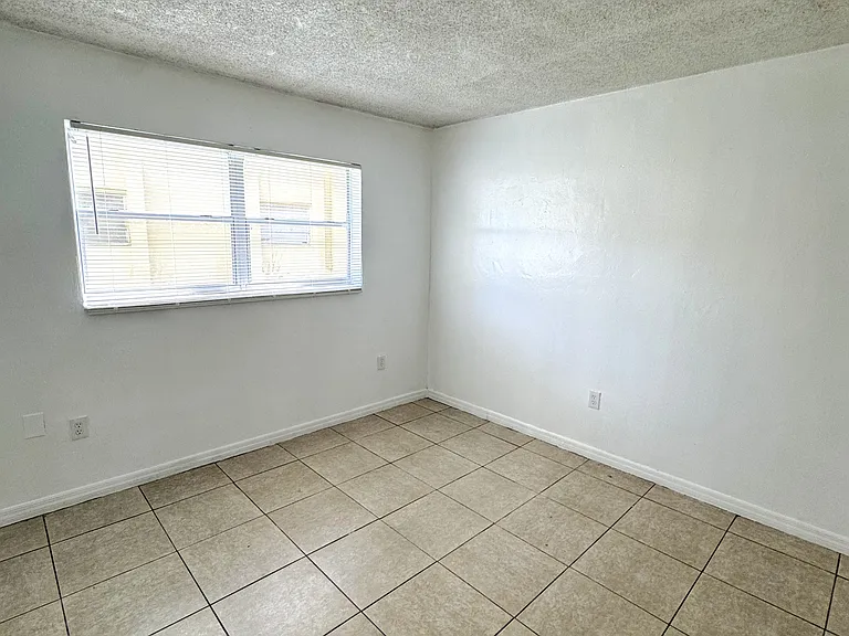 3390 NW 30th St #3 — Photo 13