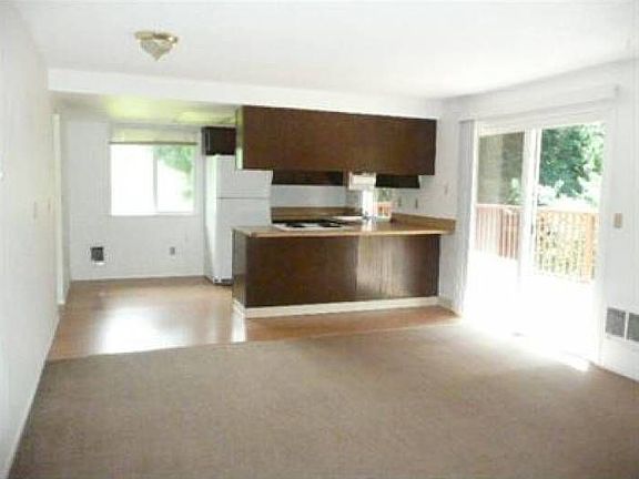 Living room w Deck Access