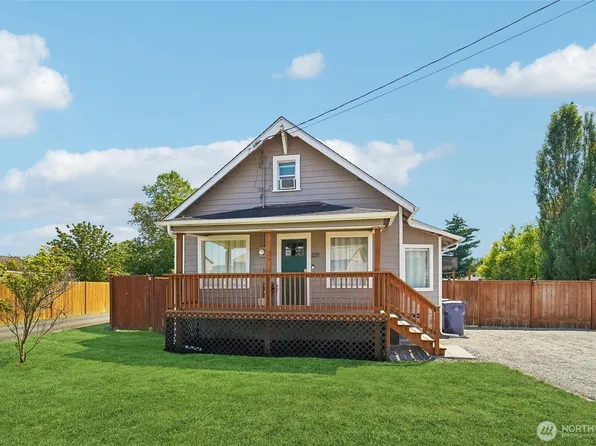 221 3rd Avenue NW, Pacific, WA 98047
