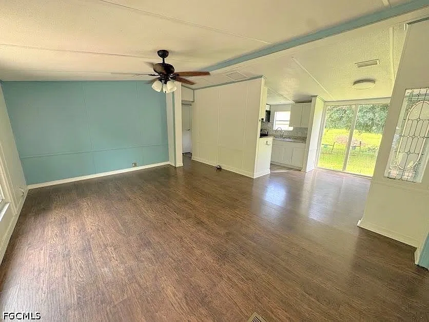 3 bed, 2.0 bath, 1104 sqft, $1,800 — Photo 3