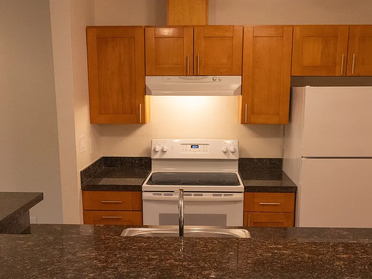 Willow Creek Apartments — Photo 15