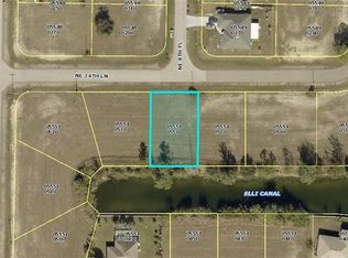 812 NE 34th Ln, Cape Coral, FL 33909