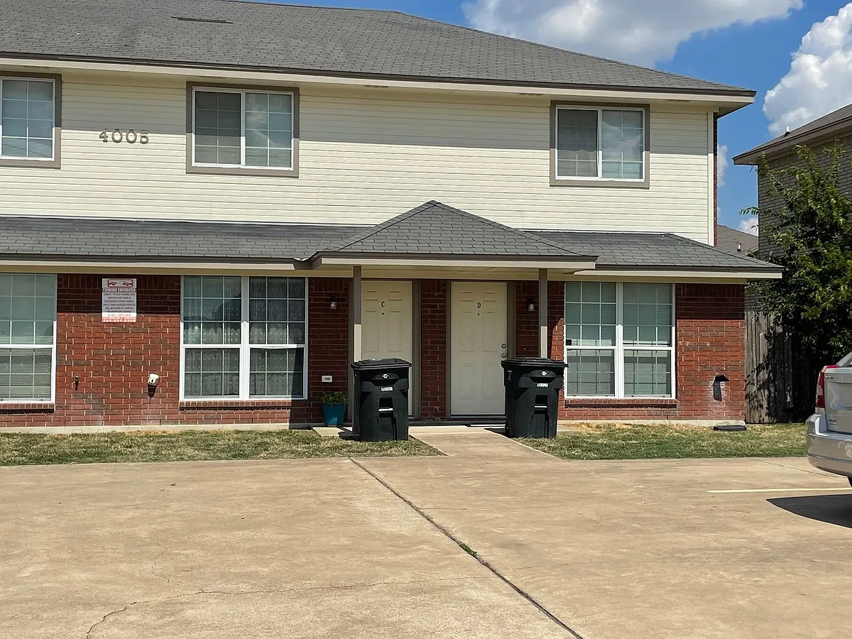 Building Photo - 4005 Nadine Dr #D