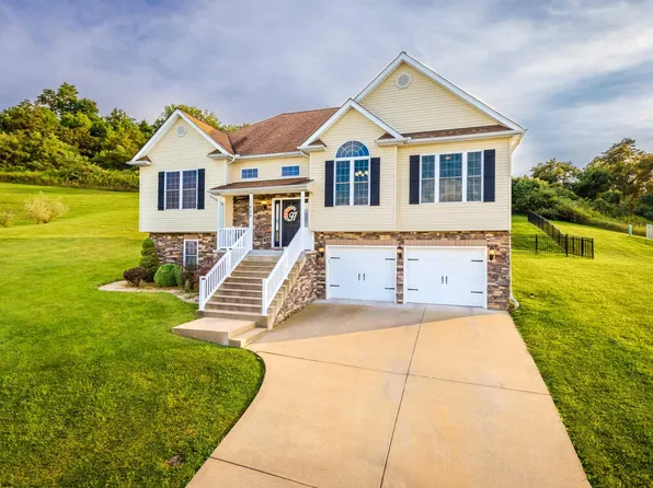 629 Hayfield St, Morgantown, WV 26508