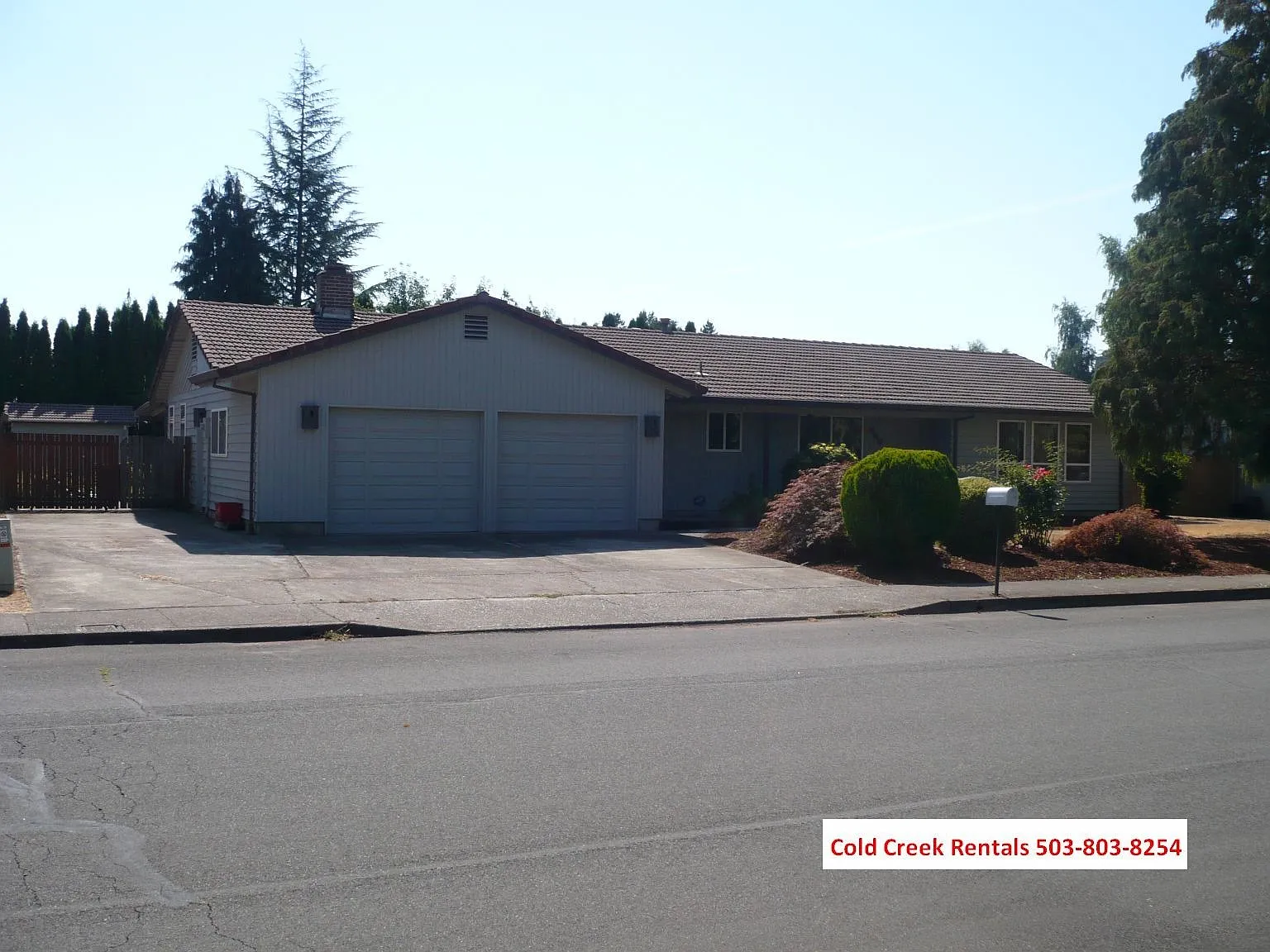 906 NE Hood St photo 1
