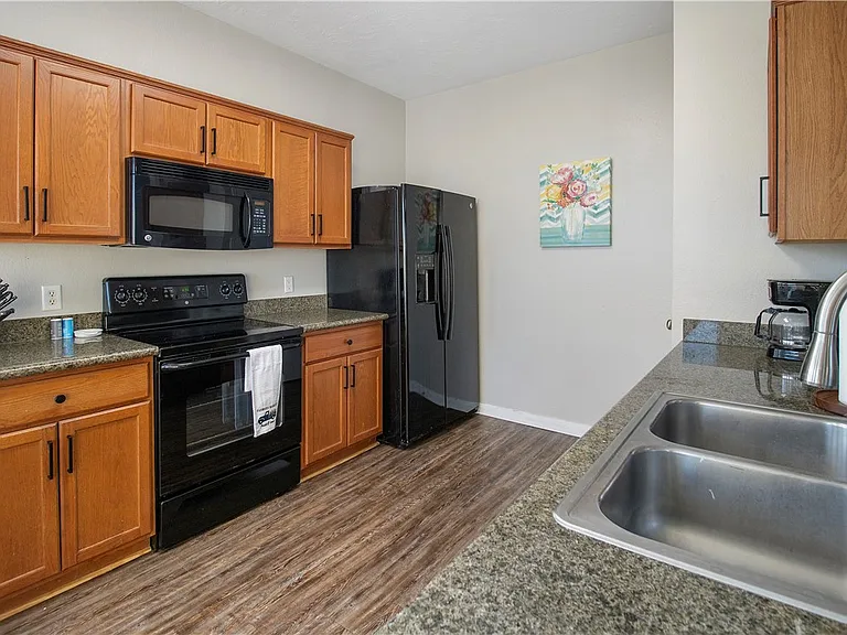 2903 McLaren Dr — Photo 9