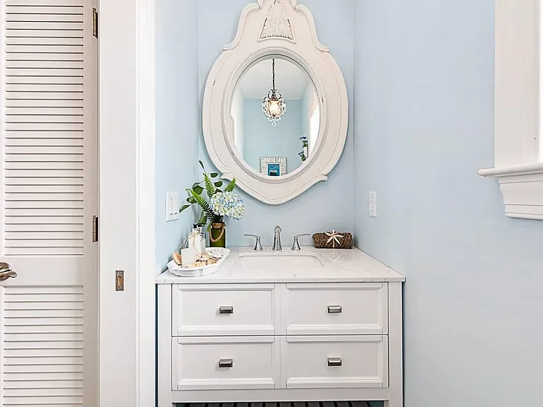 Powder Room, 1st Fl