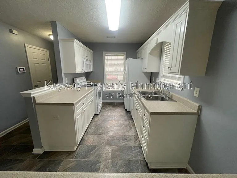 1224 Longpoint Dr — Photo 4