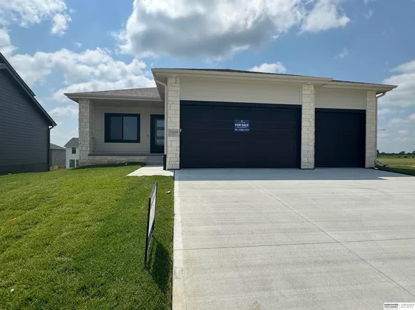 21439 Y St, Elkhorn, NE 68022