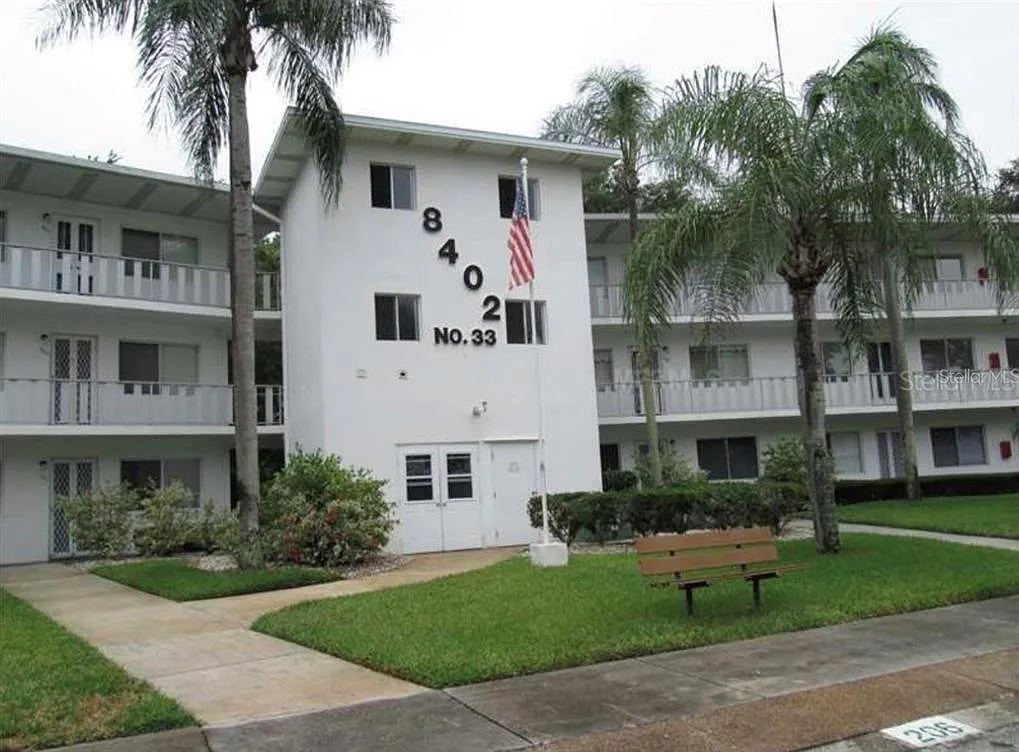 2 bed, 1.0 bath, 874 sqft, $1,600 — Photo 1