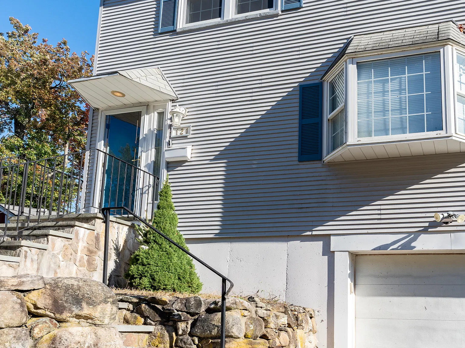 3 bed, 1.5 bath, 1300 sqft, $3,800 — Photo 2