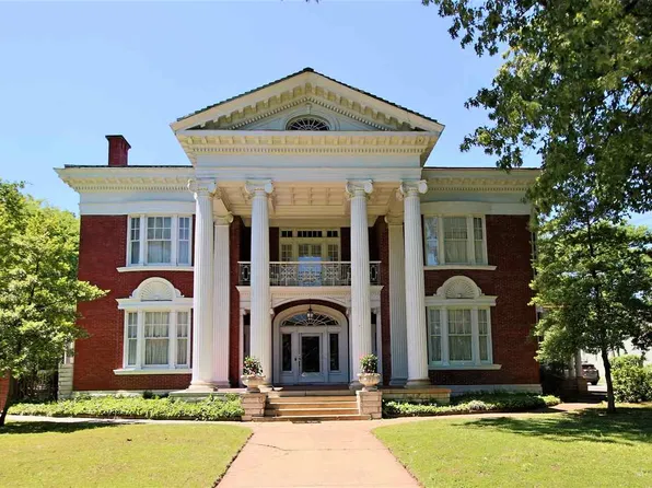 1 E Pkwy N, Memphis, TN 38104