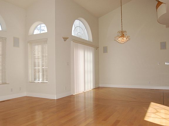 3rd image of 3528 Bryant St