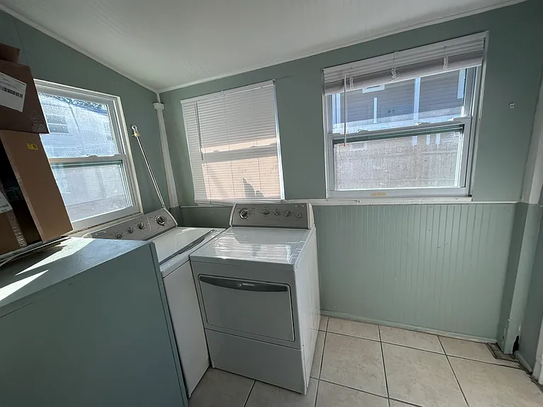 1420 Highland St N — Photo 10