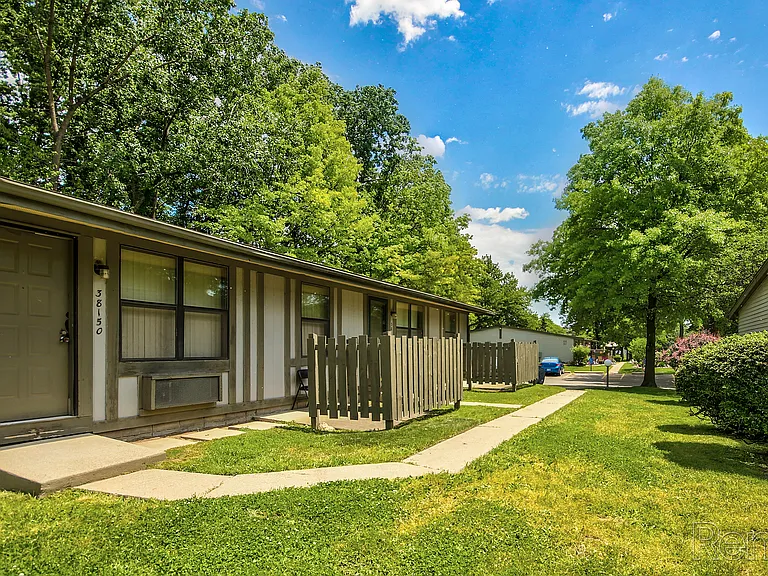 Willowood Apartments — Photo 1
