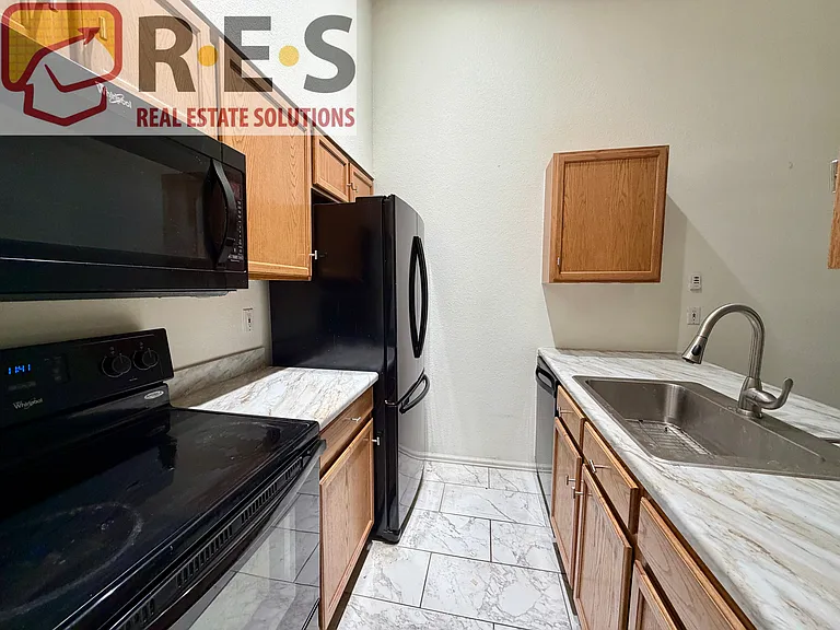 444 S Kittredge St #301 — Photo 2