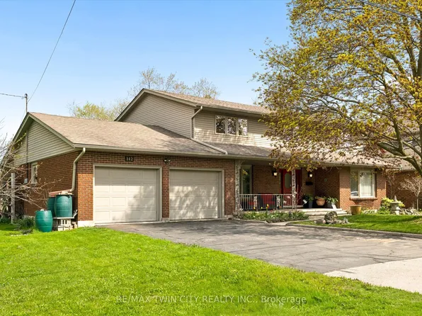 142 Carson Dr, Kitchener, ON N2B 2Z2