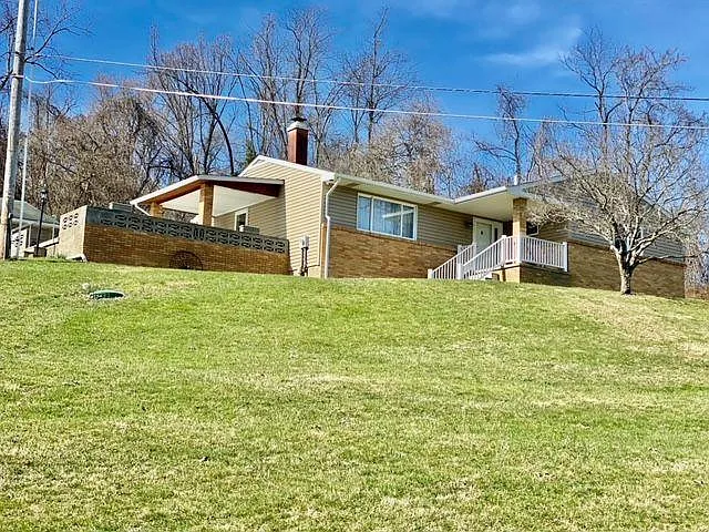 64 Friendship Lane photo 1