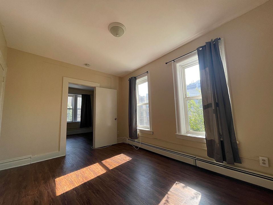 1st image of 107 Baldwin Ave APT 2L