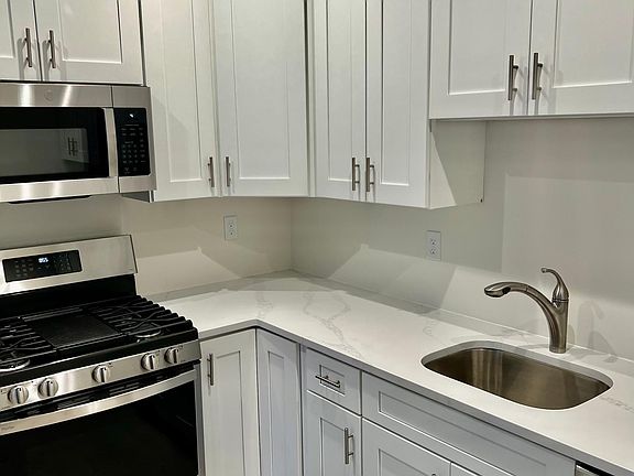 4th image of 472 Tennyson Dr Floor 2