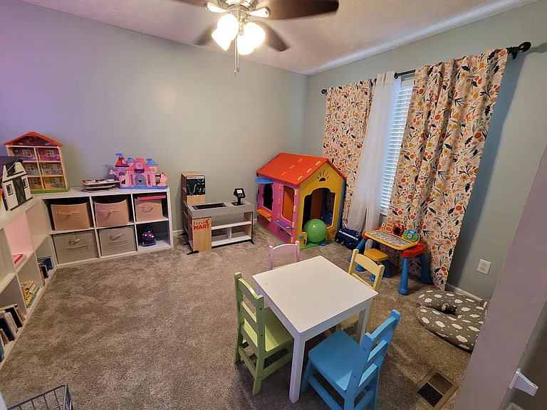 335 Thompson Dr — Photo 37