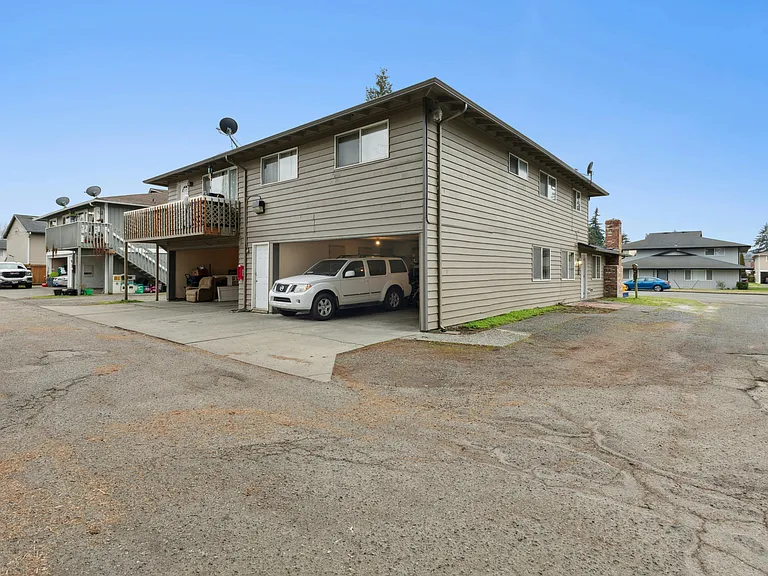 1266 Woodgate Ave #B — Photo 2