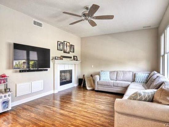 3rd image of 28 Dawn Ln