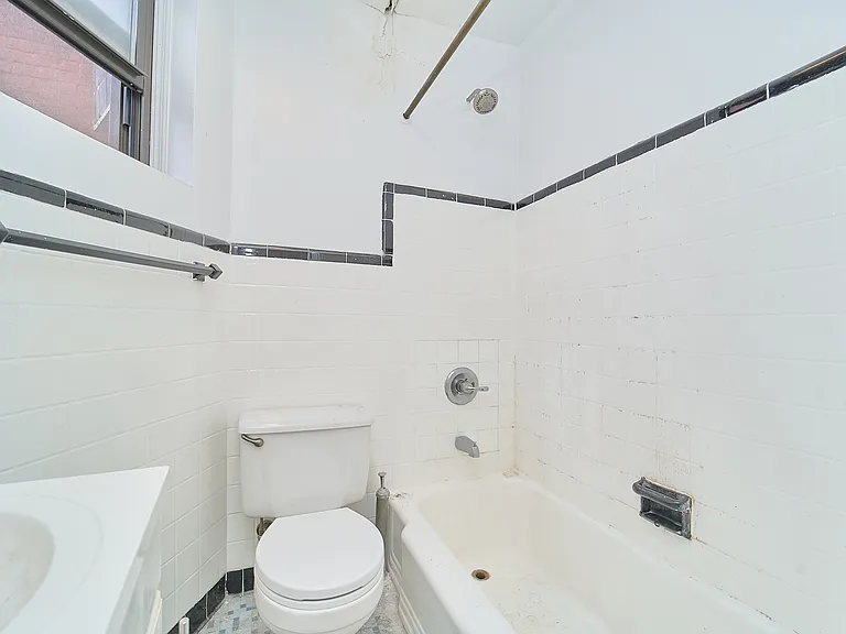 353 W 44th St #4A — Photo 9