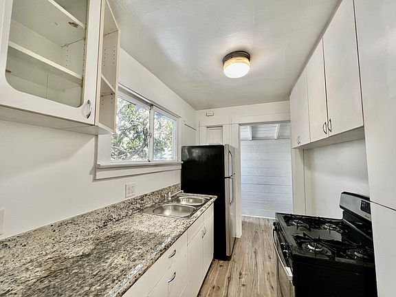 5th image of 4023 Albatross St #4023
