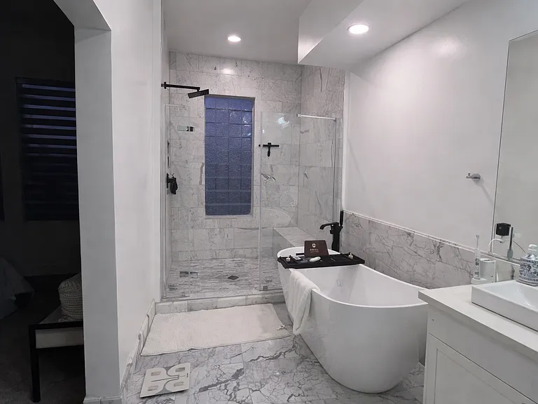 300 E 4th St #402 — Photo 10