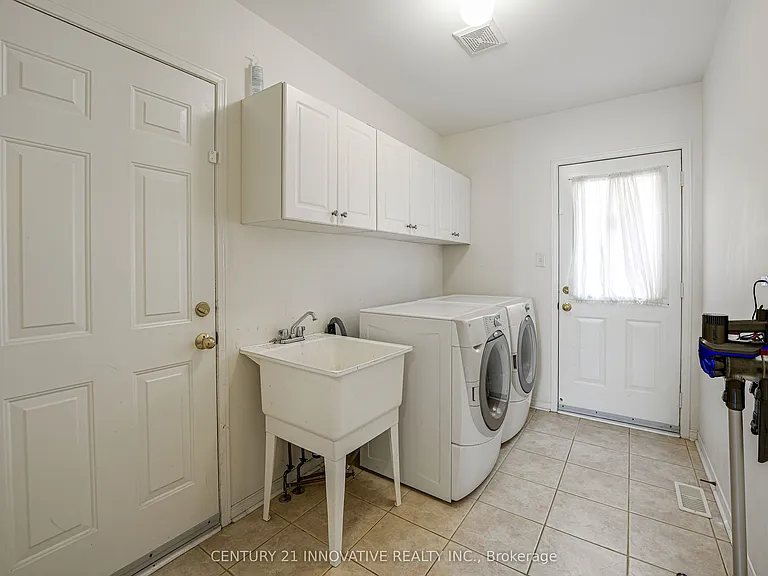 14 Middlecote Dr — Photo 11
