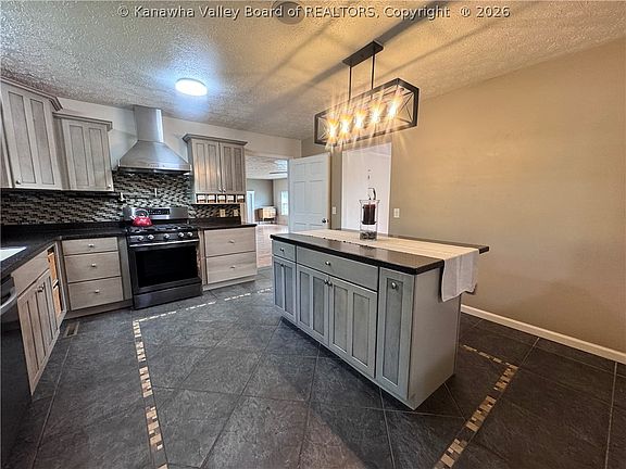 2nd image of 4 Vail Dr