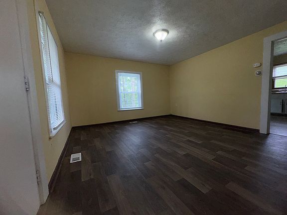 4th image of 751 Van Buren Rd
