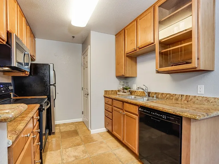 880 E Fremont Ave — Photo 4